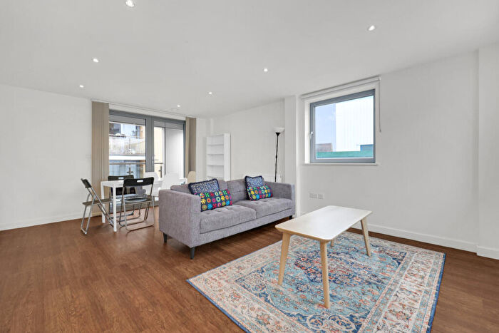 3 Bedroom Apartment To Rent In Claremont House, Cambridge Heath Road, London, E2