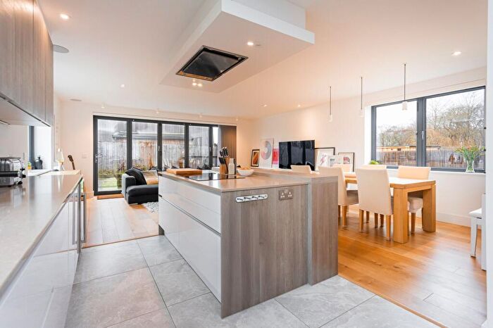 4 Bedroom Detached House For Sale In Maplewood Drive, Lingfield, RH7