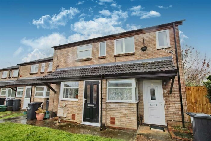 1 Bedroom Flat To Rent In Squirrel Close, Quedgeley, GL2