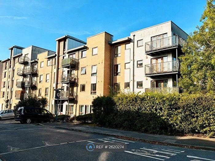 2 Bedroom Flat To Rent In Finlay Court, Crawley, RH10