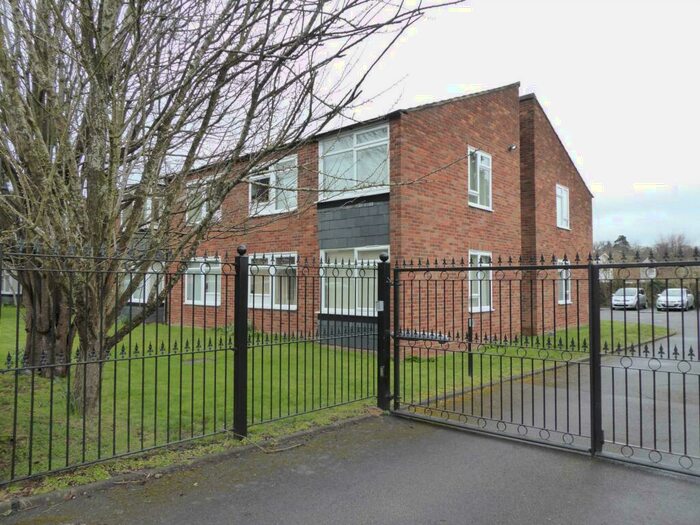 Flat To Rent In Hartsbourne, Earley, RG6