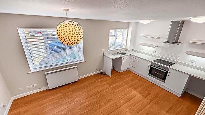 1 Bedroom Semi Detached House For Sale In Trivett Close, Greenhithe, DA9
