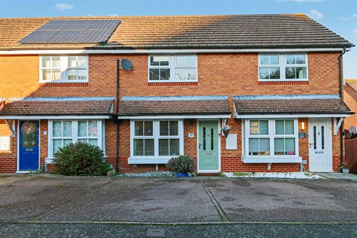 2 Bedroom Terraced House For Sale In Trafford Close, Shenley, WD7