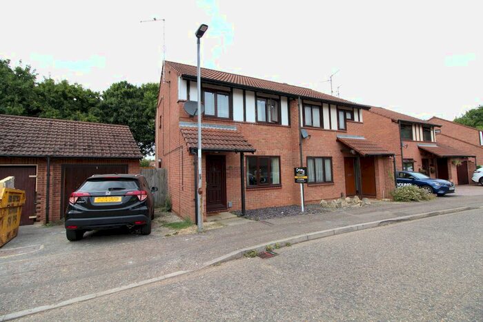 3 Bedroom Semi-Detached House To Rent In Woodhall Rise, Werrington, Peterborough, PE4