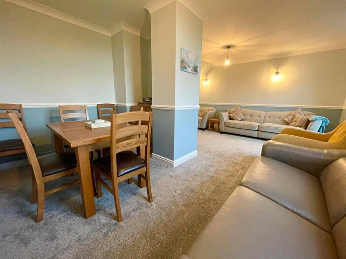 3 Bedroom Terraced House For Sale In Railway Street, Hornsea, HU18