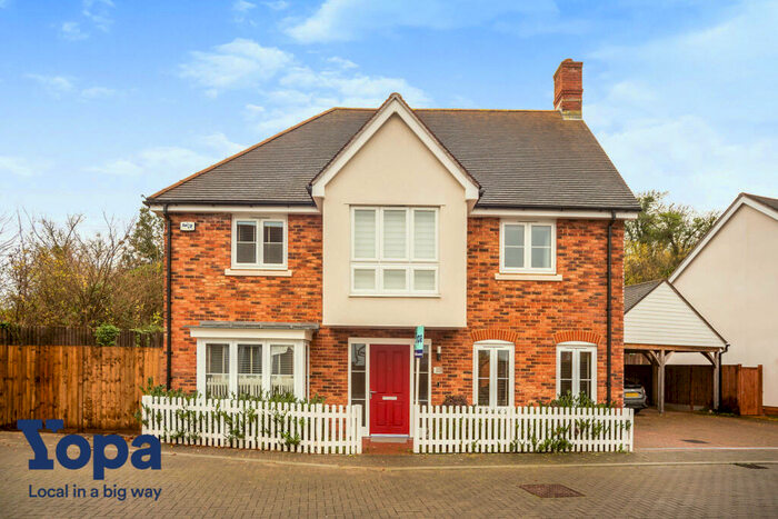 4 Bedroom Detached House For Sale In Heron Place, Rochester, ME1