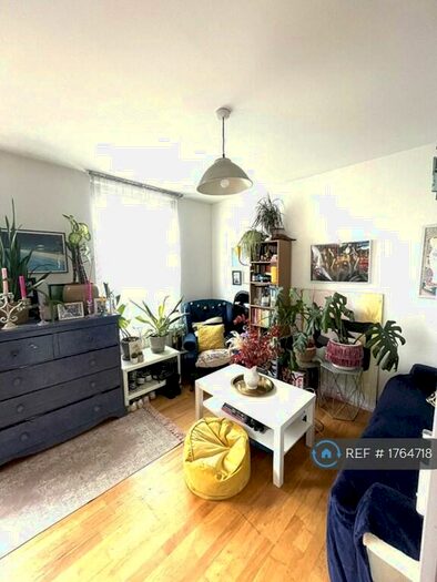 2 Bedroom Flat To Rent In Hackney Road, London, E2