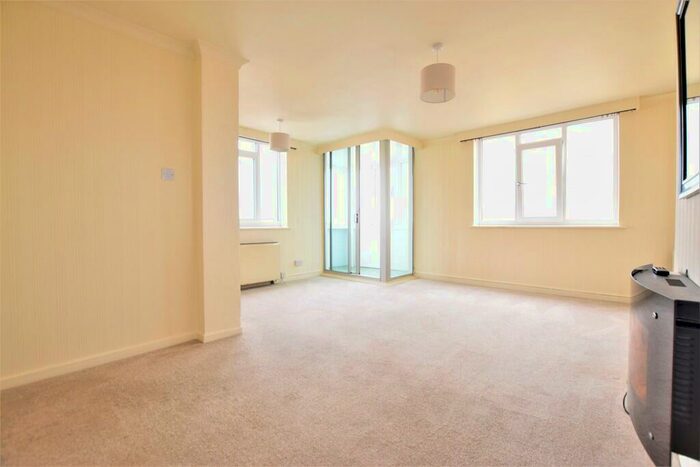 2 Bedroom Apartment To Rent In Regent Court, Promenade, FY1