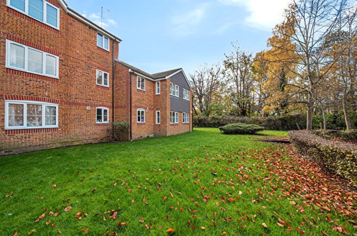 1 Bedroom Flat For Sale In Philips Close, Carshalton, SM5