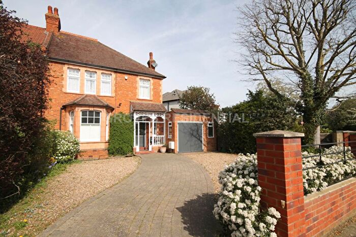 4 Bedroom Semi Detached House To Rent In Thetford Road, New Malden, KT3