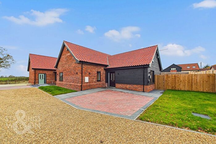4 Bedroom Chalet For Sale In Mitchells Yard, Mill Road, Winfarthing, Diss, IP22
