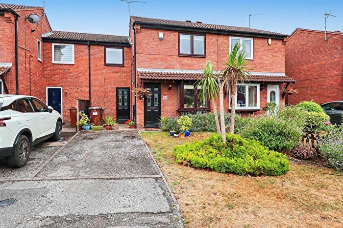 3 Bedroom Town House For Sale In Corsham Gardens, Nottingham, NG3
