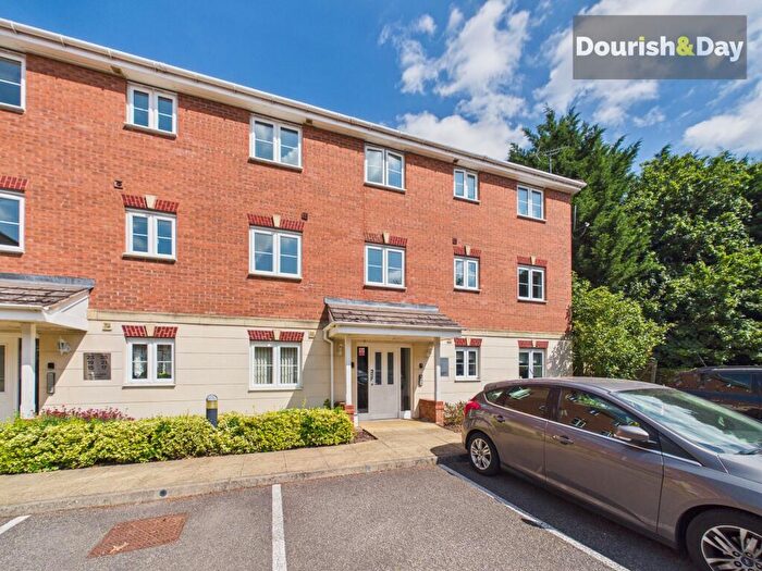 2 Bedroom Flat For Sale In The Garthlands, Stafford, ST17