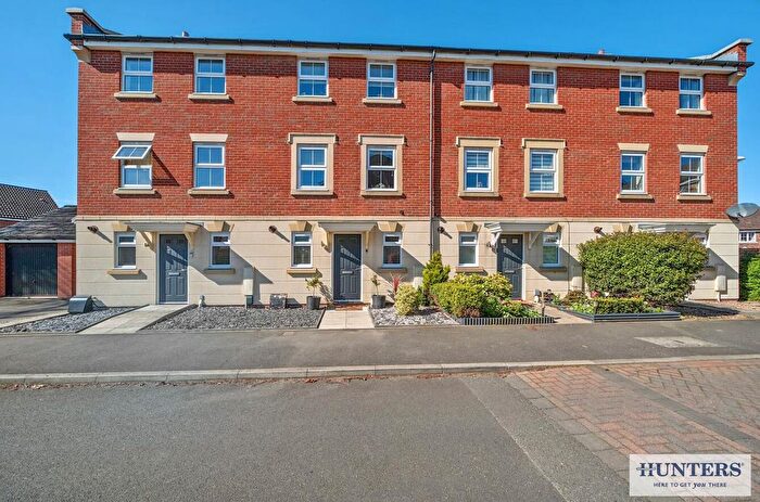 3 Bedroom Town House For Sale In Coupland Road, Selby, YO8