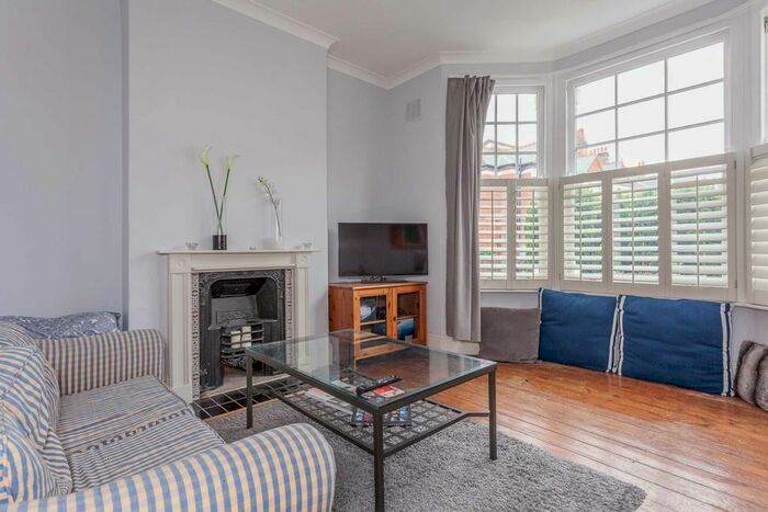 1 Bedroom Flat To Rent In Boundaries Road, Balham, London, SW12