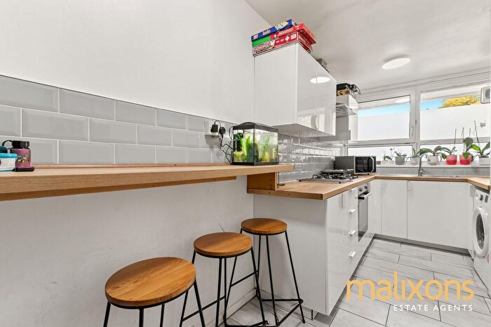 2 Bedroom Flat For Sale In Hampson Way, London, SW8