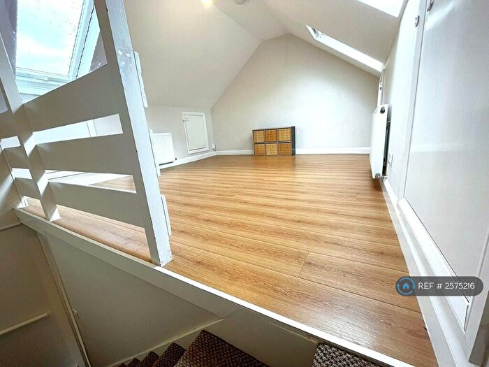 2 Bedroom Flat To Rent In St. Edmunds Road, London, N9