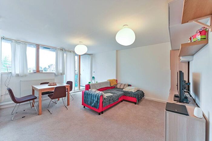 2 Bedroom Flat For Sale In Wyndham Road, Camberwell, London, SE5