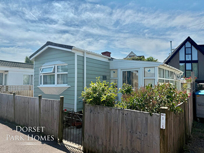 Park Home For Sale In Iford Bridge Park, Christchurch, Dorset, BH6