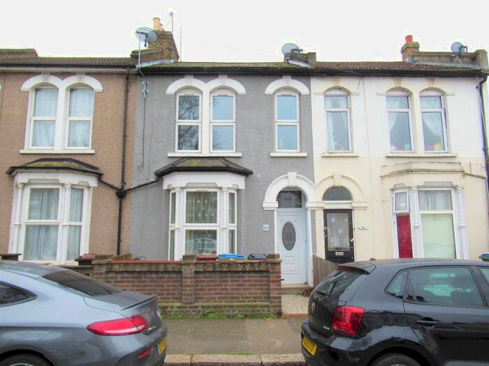 2 Bedroom Maisonette To Rent In Hazelwood Road, London, E17