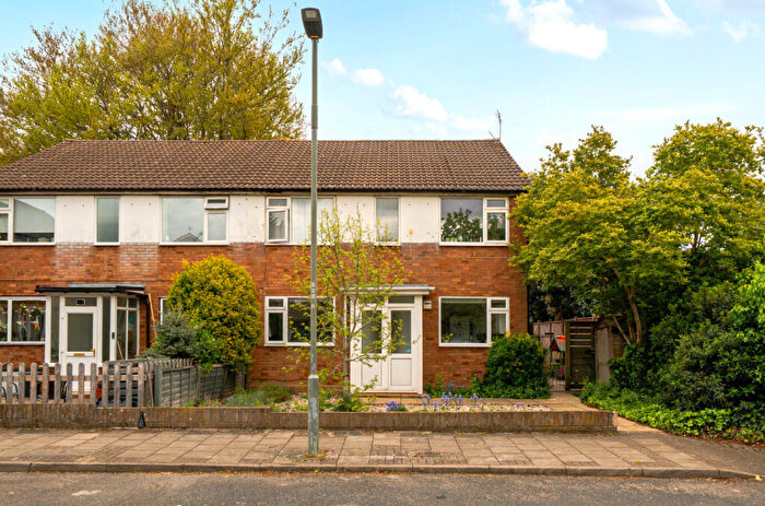 2 Bedroom Maisonette For Sale In Rushmore Close, Bromley, BR1