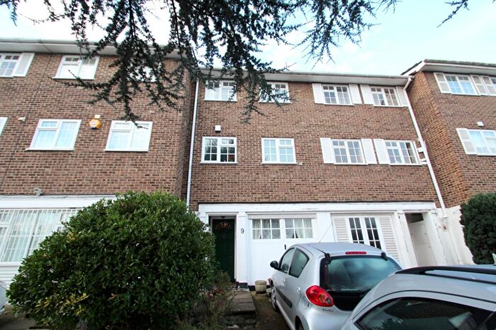 3 Bedroom Town House To Rent In Montague Terrace, Bromley, BR2