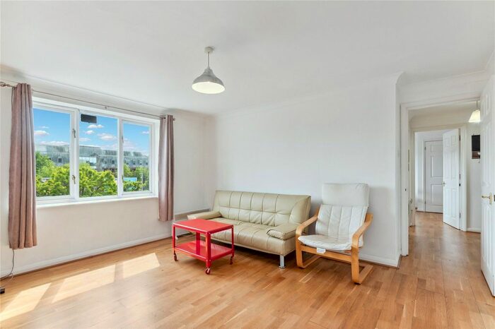 2 Bedroom Flat To Rent In Regents Court, Sopwith Way, KT2