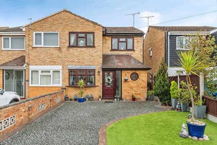 4 Bedroom Semi Detached House For Sale In Southend Road, Stanford-Le-Hope, SS17