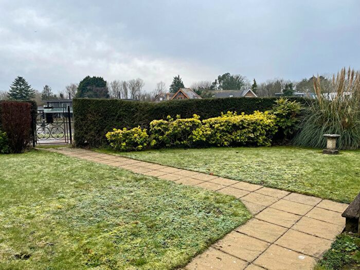 Bungalow To Rent In Thames Side, Staines, TW18