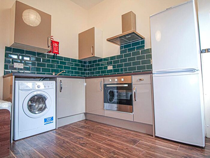 Apartment To Rent In Apt, Clarendon House #, LS2