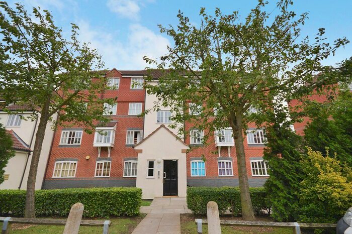 2 Bedroom Flat To Rent In Node Way Gardens, Welwyn, AL6