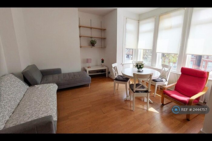 2 Bedroom Flat To Rent In Brownlow Road, London, N11