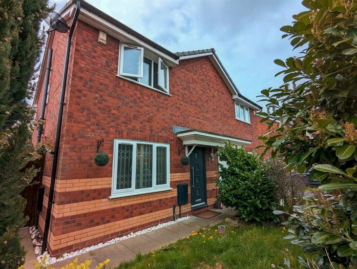 3 Bedroom Semi-Detached House To Rent In Chiffon Way, Salford, M3
