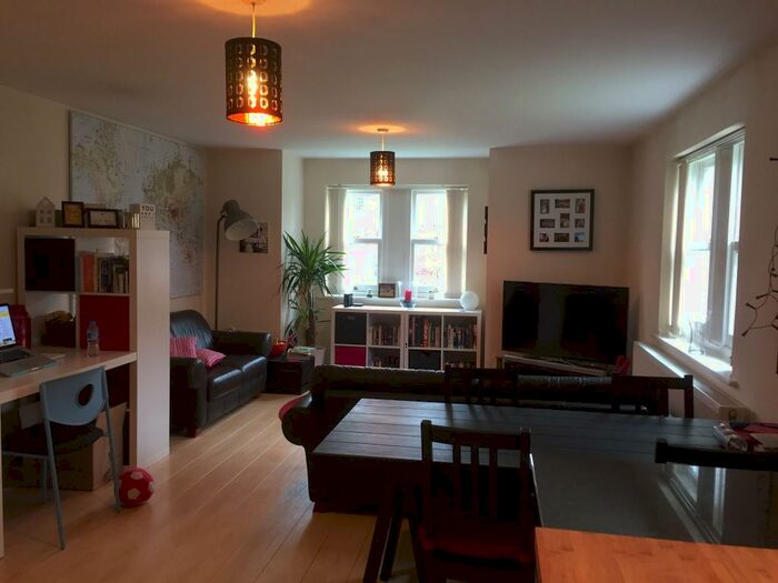 2 Bedroom Apartment To Rent In Flat, - Edge Lane, Manchester, M21
