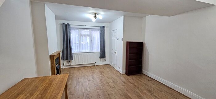 2 Bedroom Terraced House To Rent In Plaistow, London, E13