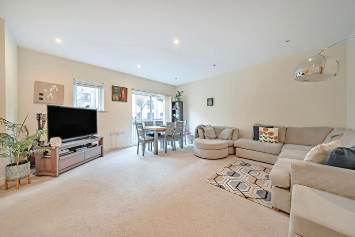 2 Bedroom Apartment For Sale In Desvignes Drive, London, SE13