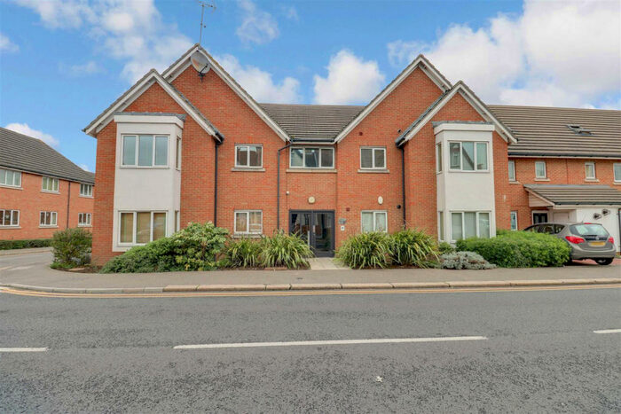 2 Bedroom Apartment To Rent In Fairfax Drive, Westcliff-on-sea, SS0