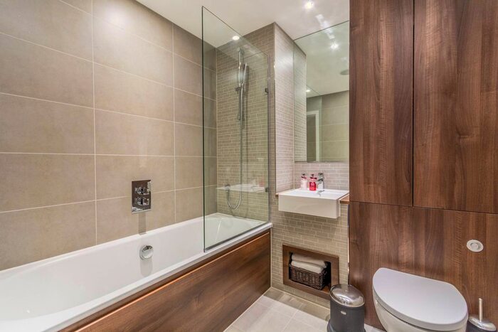 2 Bedroom Flat To Rent In Woodberry Grove, Finsbury Park, London, N4