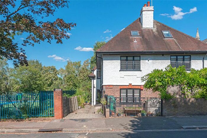 1 Bedroom Apartment For Sale In Mayfield Road, London, N8