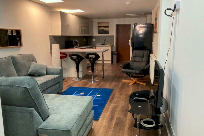 6 Bedroom Terraced House To Rent In Tiverton Road - Bath Student Property, B29