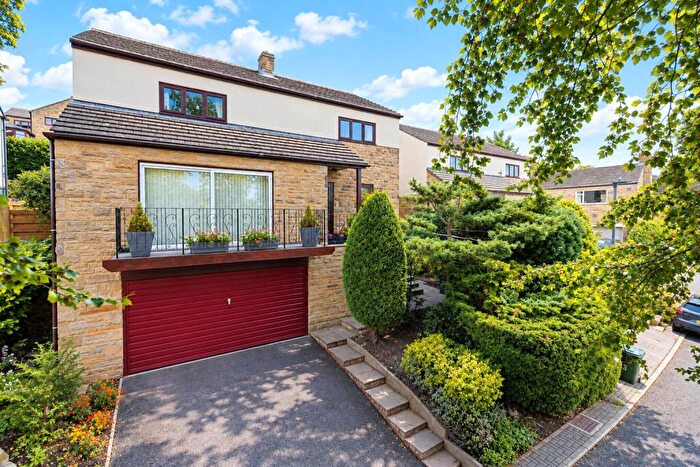 4 Bedroom Detached House For Sale In The Beeches, Baildon, Shipley, West Yorkshire, BD17