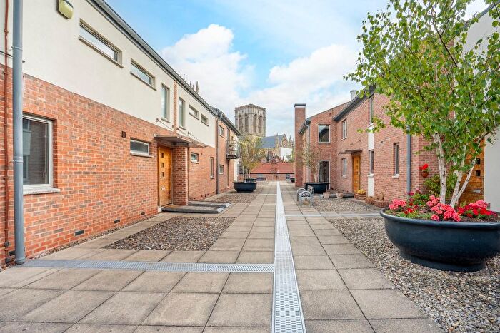 2 Bedroom Flat For Sale In Stonegate Court, York, YO1