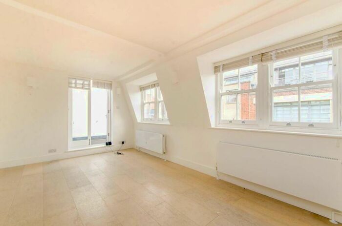 1 Bedroom Flat To Rent In Berry Street, Clerkenwell, London, EC1V