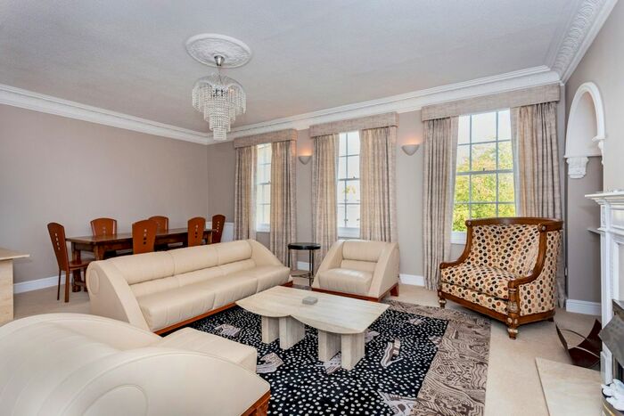 2 Bedroom Flat To Rent In Queens Parade, Cheltenham, GL50