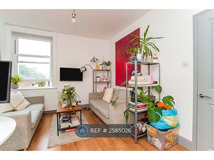 3 Bedroom Flat To Rent In Tyrwhitt Road, London, SE4