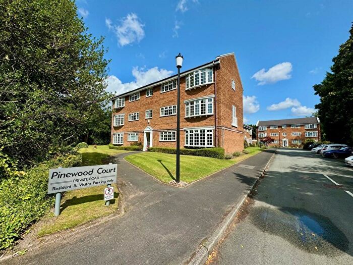 2 Bedroom Apartment To Rent In Pinewood Court, Sale, M33