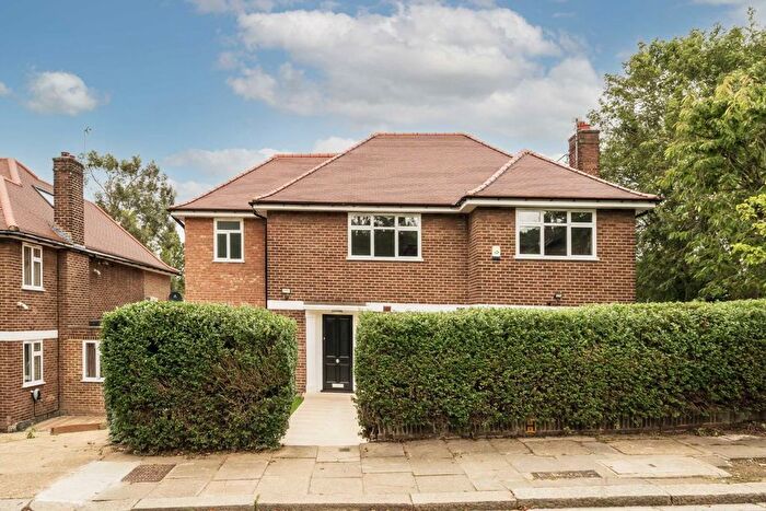 6 Bedroom Semi-Detached House To Rent In The Ridings, Ealing, W5