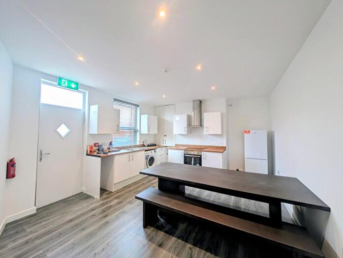 1 Bedroom End Of Terrace House To Rent In Burlington Road, Leeds, West Yorkshire, LS11