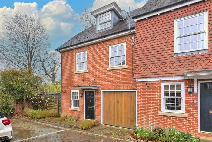 3 Bedroom End Of Terrace House To Rent In Water Lane, West Malling, ME19
