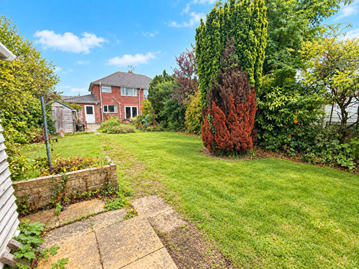 3 Bedroom Semi-Detached House For Sale In Grange Drive, Swindon, SN3
